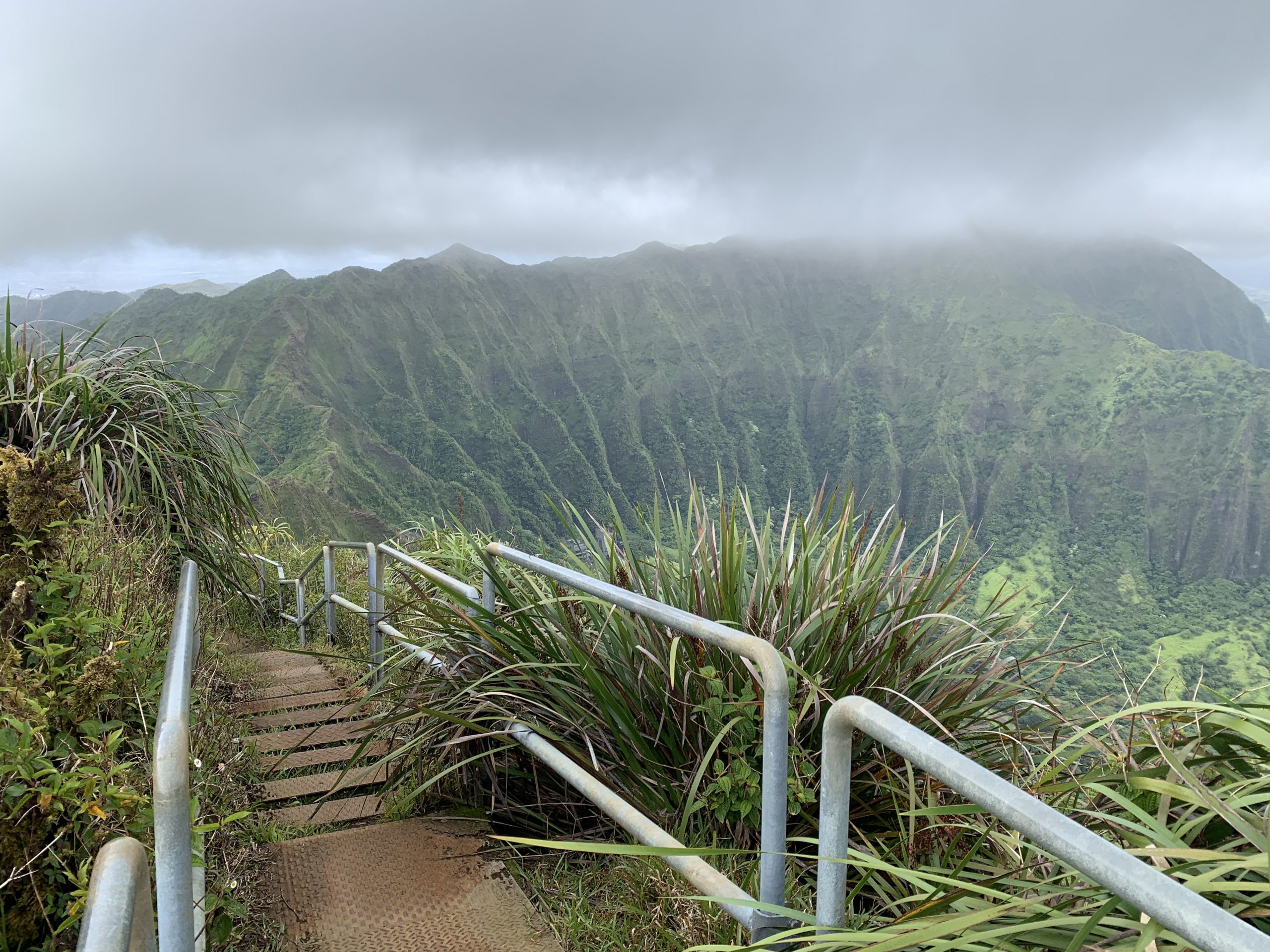 stairway to heaven haiku stairs oahu hawaii