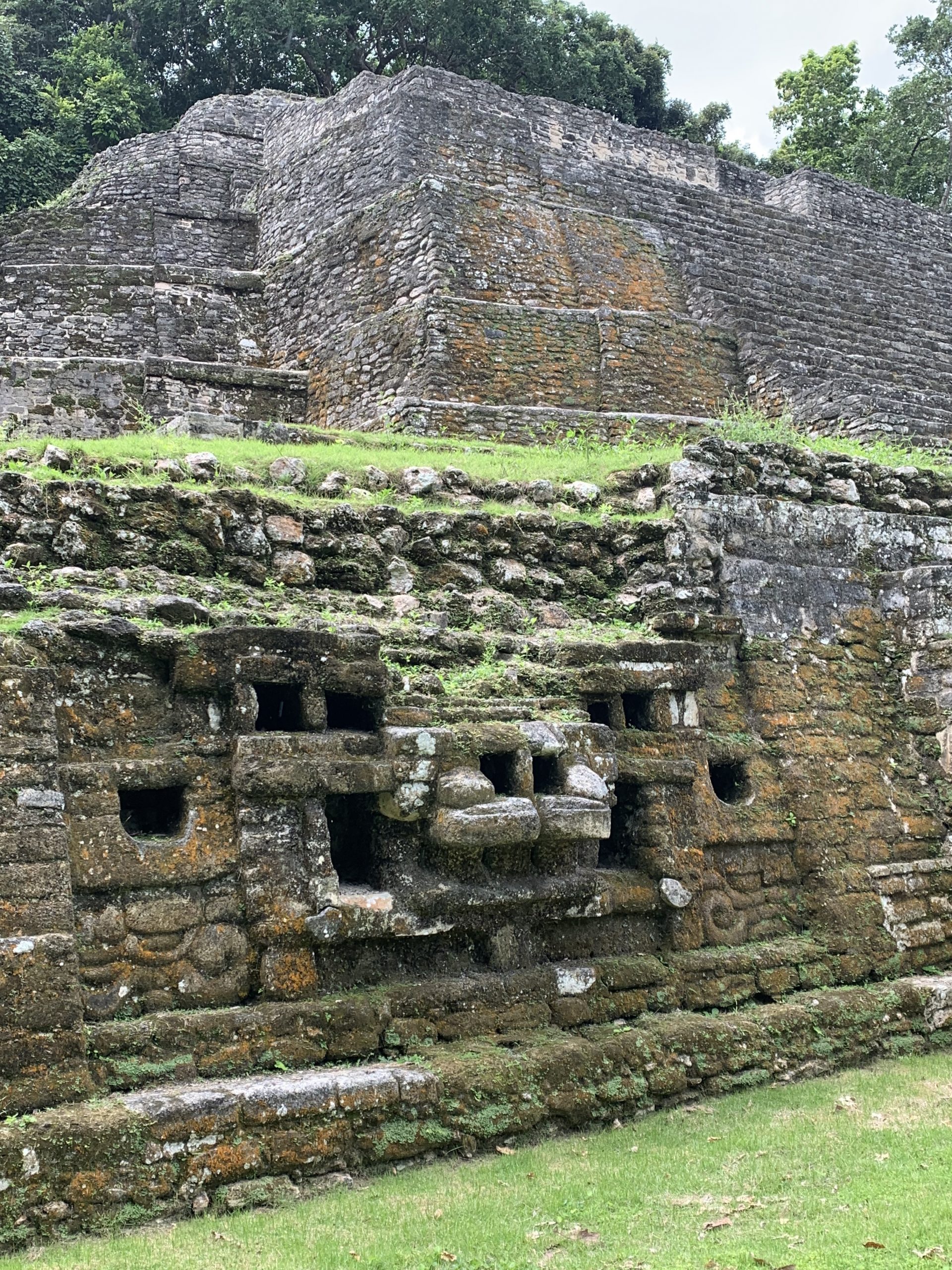 jaguar temple face lamanai belize