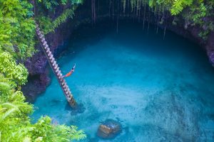person diving into to sua trench in samoa