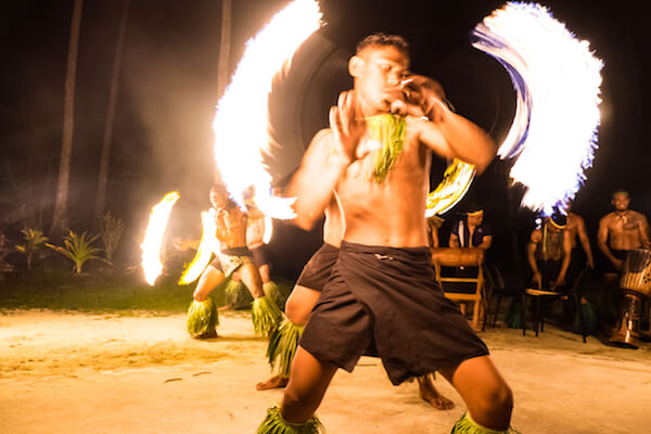 Samoan men fire dancers