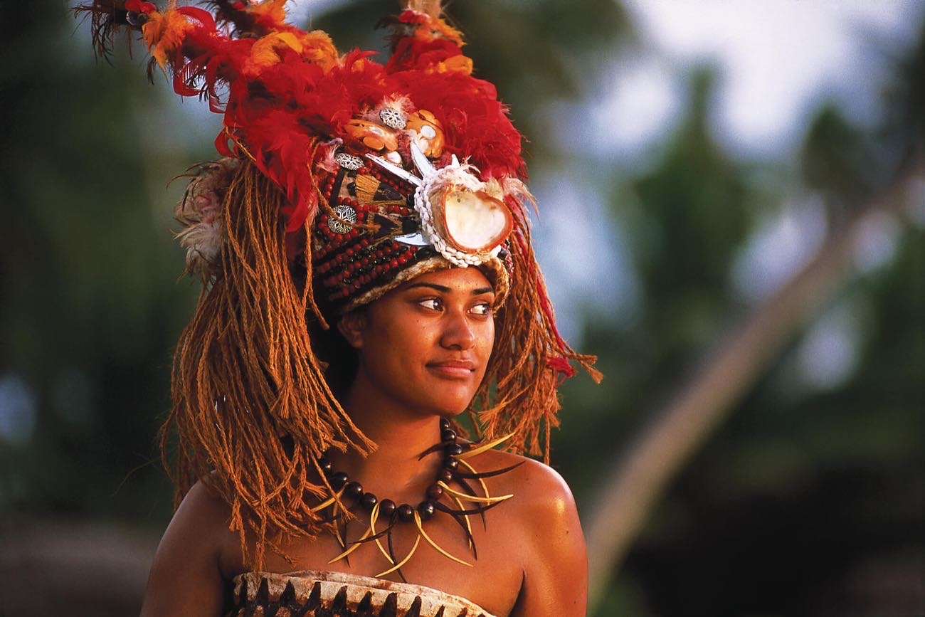 taulauga woman wearing samoan headdress credit David Kirkland